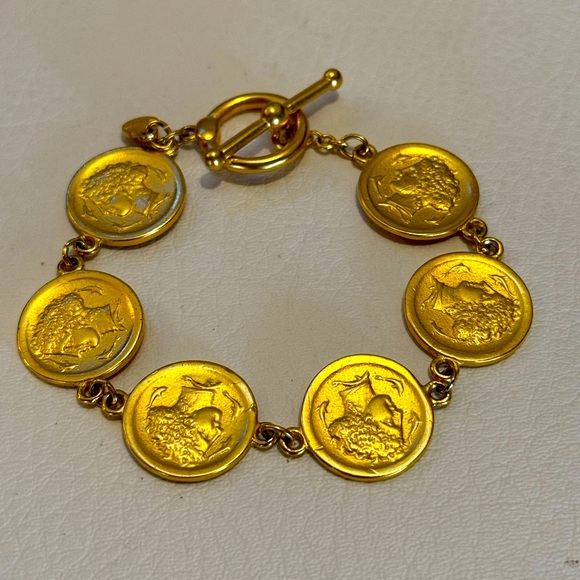 MMA Metropolitan Museum of Art Gold Coin Bracelet - Picture 3 of 10